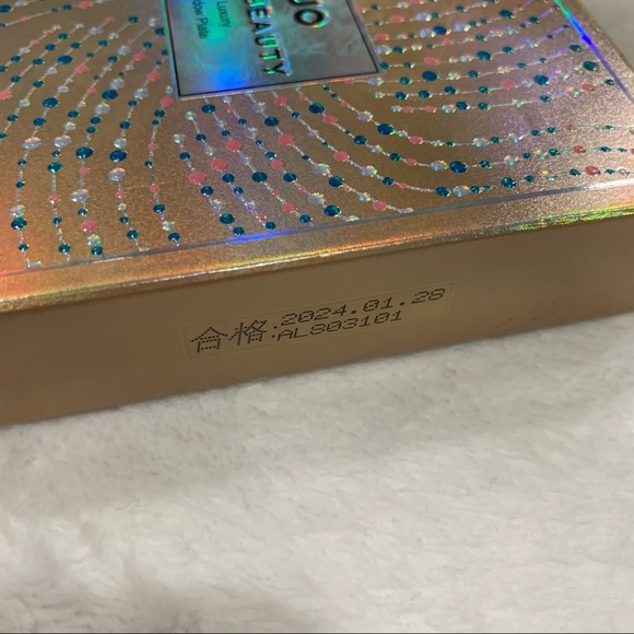 Blue Glitter Snow Globe Circle Eyeshadow Palette with 11 Colors - NIB - Picture 13 of 16